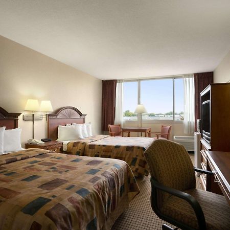 Days Inn By Wyndham Sidney Oh Eksteriør bilde