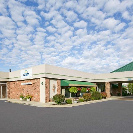 Days Inn By Wyndham Sidney Oh Eksteriør bilde