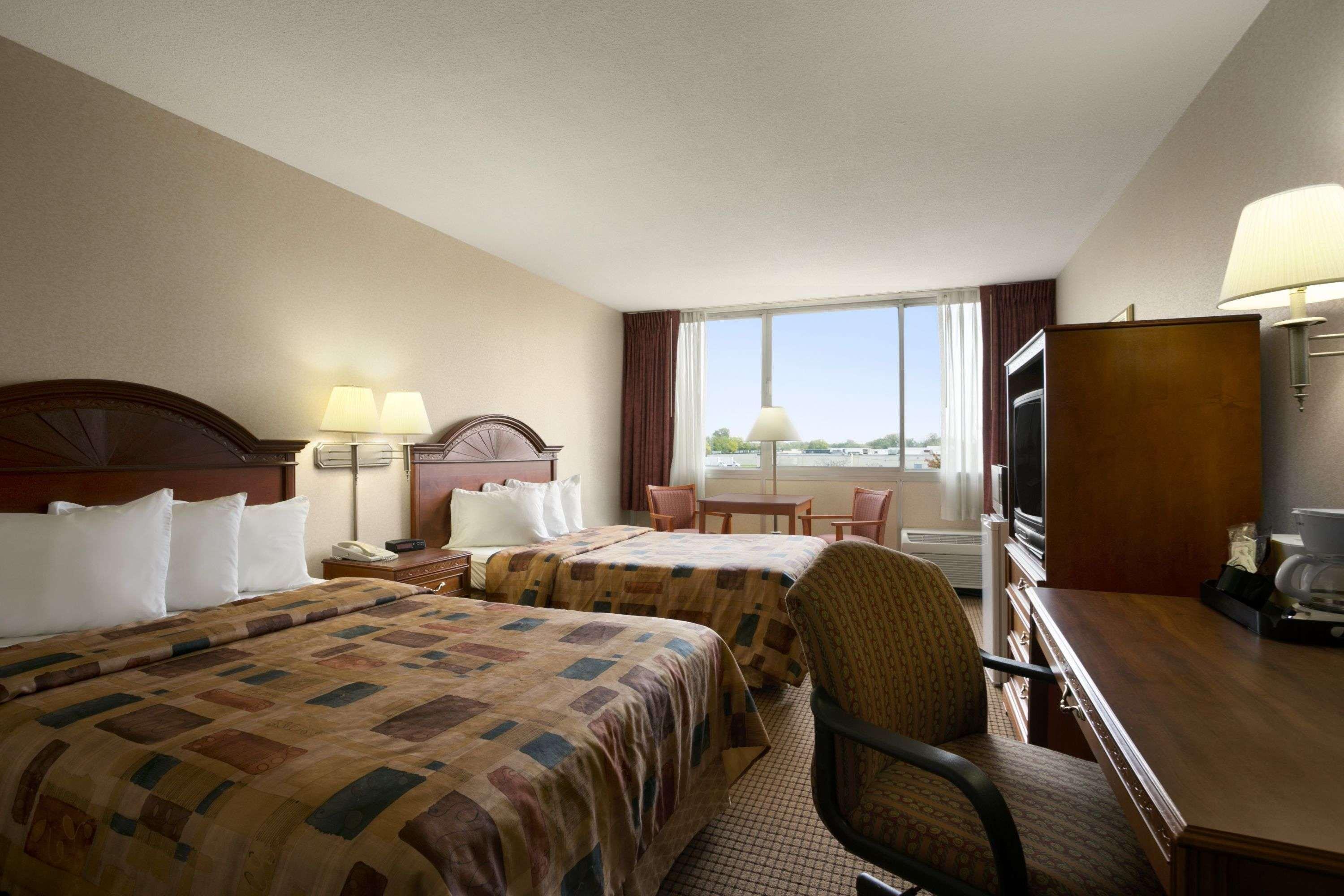 Days Inn By Wyndham Sidney Oh Eksteriør bilde