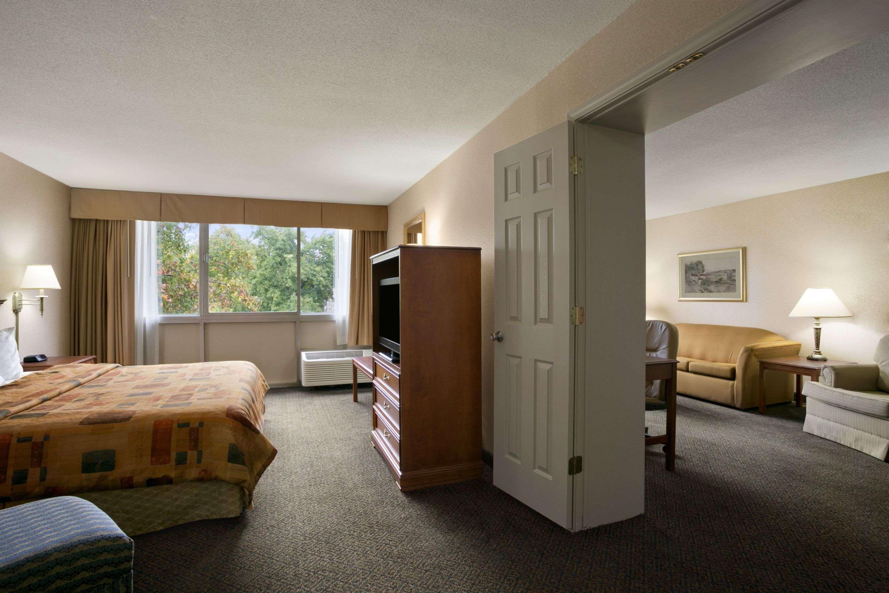 Days Inn By Wyndham Sidney Oh Eksteriør bilde